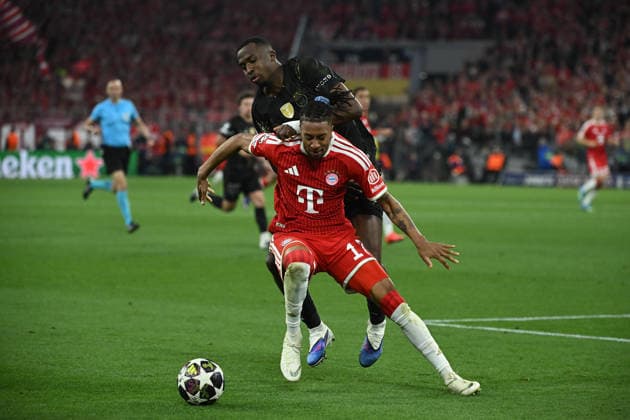 06 05 2026, xemx, Football UEFA Champions League 1 2 Final, FC Bayern Muenchen Paris St Germain v l Michael Olise FC Bayern Muenchen Willian Pacho Paris St Germain duel, action, action, battle for the ball DFL DFB REGULATIONS PROHIBIT ANY USE OF PHOTOGRAPHS as IMAGE SEQUENCES and or QUASI VIDEO Muenchen