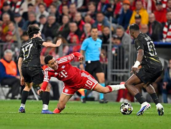 06 05 2026, Football UEFA Championsleague 2025 2026 semi-final second leg, FC Bayern Munich Paris St Germain, at Allianz Arena Munich, v l Vitinha FC Paris Saint Germain , Jamal Musiala Bayern Munich and Willian Pacho FC Paris Saint Germain DFL and DFB regulations prohibit any use of photographs as image sequences and or quasi video