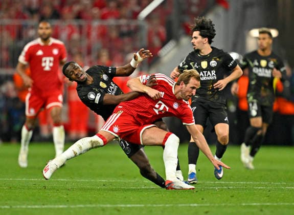 06 05 2026, Football UEFA Championsleague 2025 2026 semi-final second leg, FC Bayern Munich Paris St Germain, at Allianz Arena Munich, v l Willian Pacho FC Paris Saint Germain vs Harry Kane FC Bayern Munich DFL and DFB regulations prohibit any use of photographs as image sequences and or quasi video