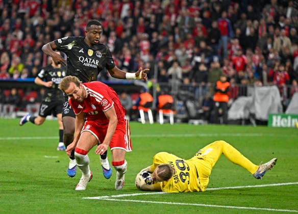 06 05 2026, Football UEFA Championsleague 2025 2026 semi-final second leg, FC Bayern Munich Paris St Germain, at Allianz Arena Munich, f l Willian Pacho FC Paris Saint Germain , Harry Kane FC Bayern Munich and goalkeeper Matvey Safonov FC Paris Saint Germain DFL and DFB regulations prohibit any use of photographs as image sequences and or quasi video