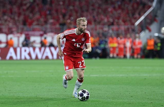 GER, CL semi-final FC Bayern Muenchen GER vs Paris Saint Germain FRA 06 05 2026, Allianz Arena, Munich, GER, CL semi-final FC Bayern Muenchen GER vs Paris Saint Germain FRA , in the picture picture shows single action action whole figure single freehand Konrad Laimer FC Bayern Muenchen 27 nordphotoxGmbHx xSchneider nph00003