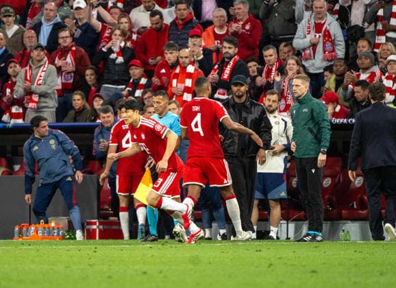 Soccer, Men, 2025 2026 season, Champions League semi-final, second leg , FC Bayern Munich Paris St Germain, v l Josip Stanisic Bayern Munich , Min jae Kim Bayern Munich , Jonathan Tah Bayern Munich , Coach Vincent Kompany Bayern Munich , 06 05 2026, Copyright: xMatthiasxKochx