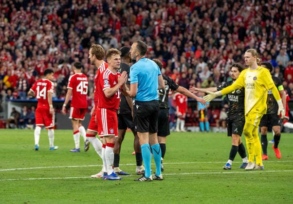 Soccer, Men, 2025 2026 season, Champions League semi-final, second leg , FC Bayern Munich Paris St Germain, v l Joshua Kimmich Bayern Munich , referee Joao Pinheiro POR , 06 05 2026, Copyright: xMatthiasxKochx