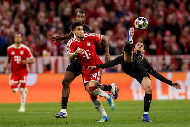 MUNICH, GERMANY - MAY 6: Warren Zaire-Emery (FC Paris Saint-Germain, 33) controls the ball artistically against Luis Diaz (FC Bayern Muenchen, 14) during the UEFA Champions League Semi-Final between FC Bayern Muenchen vs Paris Saint-Germain at Allianz Arena at Semi-Finals 2nd leg of the UEFA Champions League on May 6, 2026 in Munich, Germany. Bavaria Germany Copyright: xSteffiexWunderlx