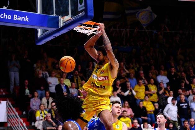 ProA Playoffs Quarterfinals Phoenix Hagen vs PS Karlsruhe LIONS, Hagen, 06 05 2026, Ischelandhalle Hagen Marvin Omonigho Omuvwie 11, Phoenix Hagen, PF with a dunk ProA Playoffs Quarterfinals Phoenix Hagen vs PS Karlsruhe LIONS, Hagen, 06 05 2026, Ischelandhalle Hagen Copyright: xBEAUTIFULxSPORTS Piepenstockx