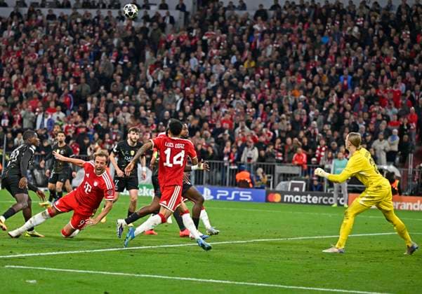 06 05 2026, Football UEFA Championsleague 2025 2026 semi-final second leg, FC Bayern Munich Paris St Germain, at Allianz Arena Munich, v l Harry Kane FC Bayern Munich vs goalkeeper Matvey Safonov FC Paris Saint Germain DFL and DFB regulations prohibit any use of photographs as image sequences and or quasi video