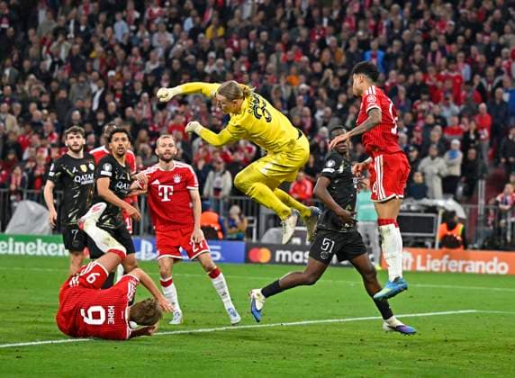 06 05 2026, Football UEFA Championsleague 2025 2026 semi-final second leg, FC Bayern Munich Paris St Germain, at Allianz Arena Munich, v l Harry Kane FC Bayern Munich vs goalkeeper Matvey Safonov FC Paris Saint Germain DFL and DFB regulations prohibit any use of photographs as image sequences and or quasi video