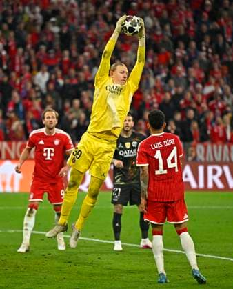 06 05 2026, Football UEFA Championsleague 2025 2026 semi-final second leg, FC Bayern Munich Paris St Germain, in the Allianz Arena Munich, goalkeeper Matvey Safonov FC Paris Saint Germain catches the ball safely, DFL and DFB regulations prohibit any use of photographs as image sequences and or quasi video
