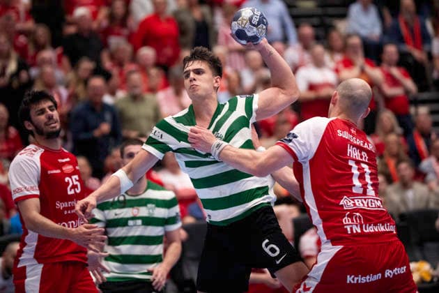 CL Men s Handball Aalborg Handball Sporting Clube de Portugal Sporting Clube de Portugal s Kiko Costa in action with Aalborg s Simon Hald and Marinus Munk during the EHF Champions League quarter final return match between Aalborg Handball and Sporting Clube de Portugal at Sparekassen Danmark Arena Photo Bo Amstrup Ritzau Scanpix , Aalborg Denmark Mors  Copyright: BoxAmrstrupx xRitzauxScanpix BoxAmstrupx spdk20260506-230611-L