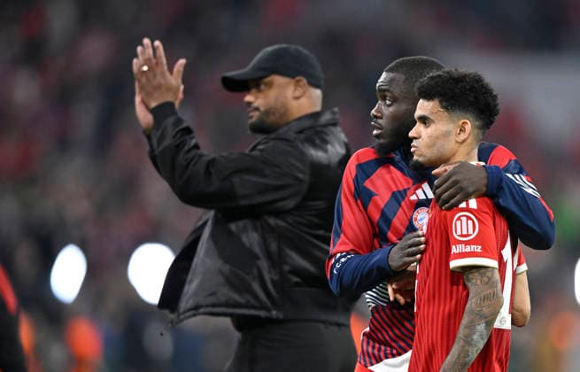 after the match Luis Diaz FC Bayern Muenchen FCB 14 Dayot Upamecano FC Bayern Muenchen FCB 02 Coach Coach Vincent Kompany FC Bayern Muenchen FCB claps his hands in encouragement, Applause FC Bayern Muenchen FCB vs Paris Saint Germain PSG CL Champions League semi-final second leg 06 05 2026 DFL REGULATIONS PROHIBIT ANY USE OF PHOTOGRAPHS AS IMAGE SEQUENCES AND OR QUASI VIDEO FC Bayern Muenchen FCB vs Paris Saint Germain PSG CL Champions League