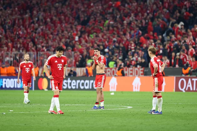 FC Bayern Muenchen players are disappointed after the match, Emotions, Aleksandar Pavlovic FC Bayern Muenchen, 45 with Minjae Kim FC Bayern Muenchen, 03 and Konrad Laimer FC Bayern Muenchen, 27 , with Joshua Kimmich FC Bayern Muenchen, 06 , GER, FC Bayern Muenchen vs Paris St Germain, Football, UEFA Champions League, semi-final, second leg, 2025 2026 season, 06 05 2026, GER, FC Bayern Muenchen vs Paris St Germain, Football, UEFA Champions League, semi-final, second leg, 2025 2026 season, 06 05 2026 Muenchen Copyright: xEibner-Pressefoto JennixMaulx EP_JML