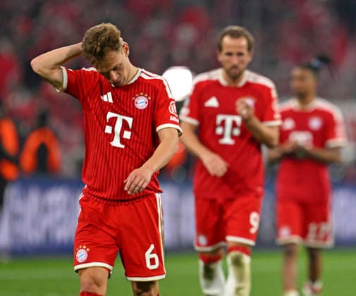 RECORD DATE NOT STATED 06.05.2026, Fussball UEFA Championsleague 2025 2026: Halbfinale Rückpiel, FC Bayern München - Paris St. Germain, in der Allianz-Arena München, Die Bayern Spieler sind nach dem Spiel enttäuscht , v.l. JJoshua Kimmich (FC Bayern München), Harry Kane (FC Bayern München) und Michael Olise (FC Bayern München) ***DFL and DFB regulations prohibit any use of photographs as image sequences and or quasi-video.*** *** 06 05 2026, Football UEFA Championsleague 2025 2026 semi-final second leg, FC Bayern Munich Paris St Germain, at the Allianz Arena Munich, The Bayern players are disappointed after the match , f l JJoshua Kimmich FC Bayern Munich , Harry Kane FC Bayern Munich and Michael Olise FC Bayern Munich DFL and DFB regulations prohibit any use of photographs as image sequences and or quasi video