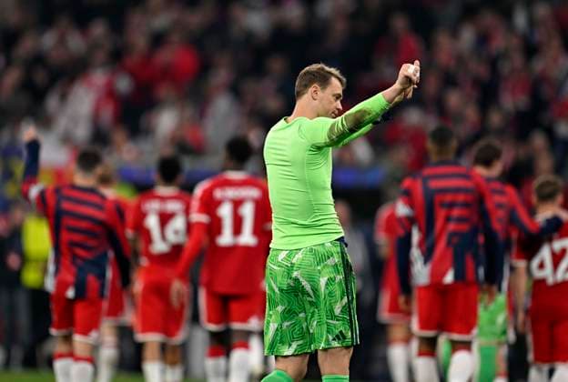 06 05 2026, Football UEFA Championsleague 2025 2026 semi-final second leg, FC Bayern Munich Paris St Germain, in the Allianz Arena Munich, The Bayern players are disappointed after the match, here goalkeeper Manuel Neuer FC Bayern Munich DFL and DFB regulations prohibit any use of photographs as image sequences and or quasi video