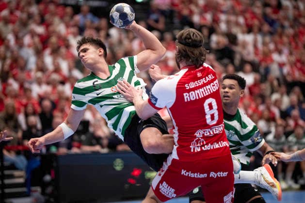 CL Men s Handball Aalborg Handball Sporting Clube de Portugal Sporting Clube de Portugal s Kiko Costa in action with Aalborg s Vetle Roenningen during the EHF Champions League quarter final return match between Aalborg Handball and Sporting Clube de Portugal at Sparekassen Danmark Arena Photo Bo Amstrup Ritzau Scanpix , Aalborg Denmark Mors  Copyright: BoxAmrstrupx xRitzauxScanpix BoxAmstrupx spdk20260506-231726-L