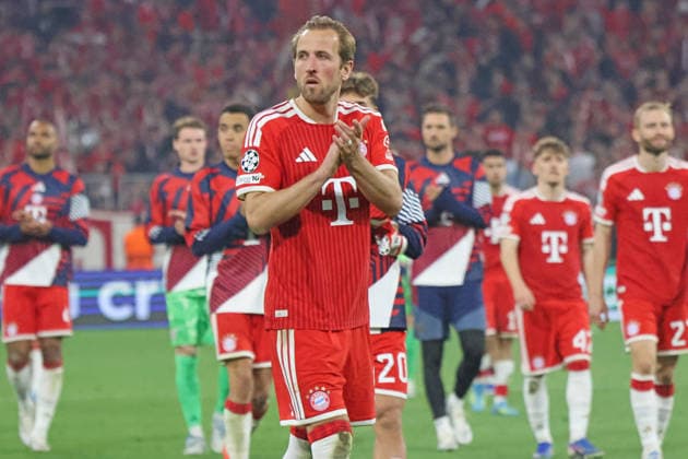 9 Harry Kane and teammates FCB thank the fans at the end of the match, Portrait, Portrait, Football FC Bayern Munich Paris Saint Germain UEFA Champions League semi-final 06 05 2026 Allianz Arena PHOTO Mladen Lackovic LakoPress