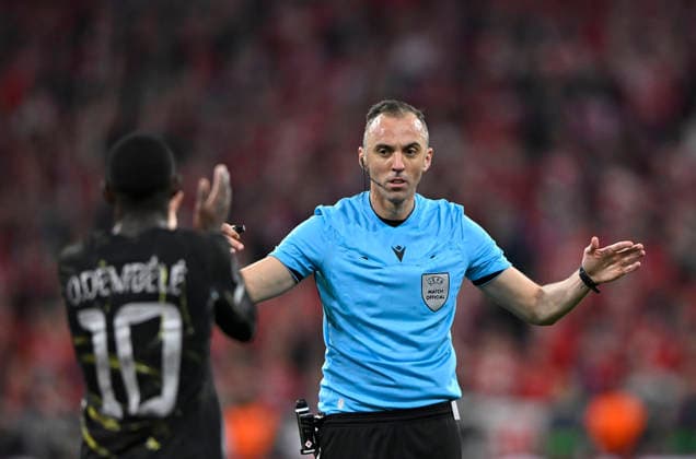 Referee Referee Joao Pinheiro POR Gesture Gesture Ousmane Dembele FC Paris Saint Germain PSG 10 FC Bayern Muenchen FCB vs Paris Saint Germain PSG CL Champions League semi-final second leg 06 05 2026 DFL REGULATIONS PROHIBIT ANY USE OF PHOTOGRAPHS AS IMAGE SEQUENCES AND OR QUASI VIDEO FC Bayern Muenchen FCB vs Paris Saint Germain PSG CL Champions League