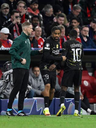 Change Substitution Substitution Bradley Barcola FC Paris Saint Germain PSG 29 comes in for Ousmane Dembele FC Paris Saint Germain PSG 10 FC Bayern Muenchen FCB vs Paris Saint Germain PSG CL Champions League Semi-Final Second Leg 06 05 2026 DFL REGULATIONS PROHIBIT ANY USE OF PHOTOGRAPHS AS IMAGE SEQUENCES AND OR QUASI VIDEO FC Bayern Muenchen FCB vs Paris Saint Germain PSG CL Champions League
