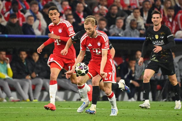 Scene before the handball by Nuno MENDES PSG Konrad LAIMER Bayern Muenchen allegedly touched the ball with his arm Controversial scene Football Champions League,2025 season 26, semi-final FC Bayern Muenchen Paris Saint Germain PSG 1 1 on 06 05 2026 A L L I A N Z A R E N A