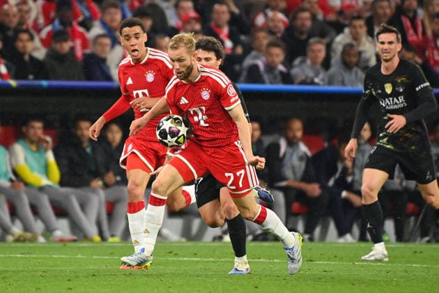 Scene before the handball by Nuno MENDES PSG Konrad LAIMER Bayern Muenchen allegedly touched the ball with his arm Controversial scene Football Champions League,2025 season 26, semi-final FC Bayern Muenchen Paris Saint Germain PSG 1 1 on 06 05 2026 A L L I A N Z A R E N A