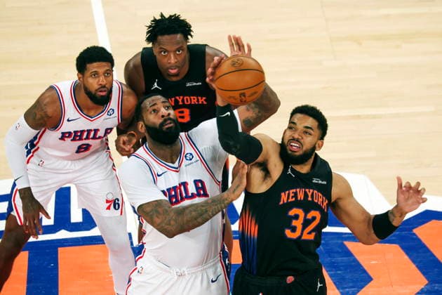 NBA, Basketball Herren, USA Playoffs - Philadelphia 76ers at New York Knicks Philadelphia 76ers center Andre Drummond (C-L) and New York Knicks center Karl-Anthony Towns (R) reach for the ball at tip off during Game 2 of the Eastern Conference semifinals between the Philadelphia 76ers and New York Knicks at Madison Square Garden in New York, New York, USA, 06 May 2026. NEW YORK NEW YORK UNITED STATES  Copyright: xSARAHxYENESELx