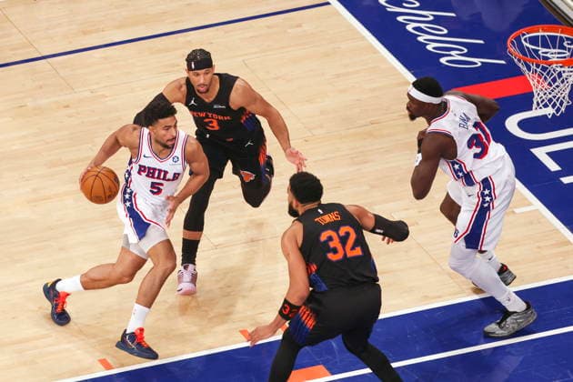 NBA, Basketball Herren, USA Playoffs - Philadelphia 76ers at New York Knicks Philadelphia 76ers guard Quentin Grimes (L) in action during Game 2 of the Eastern Conference semifinals between the Philadelphia 76ers and New York Knicks at Madison Square Garden in New York, New York, USA, 06 May 2026. NEW YORK NEW YORK UNITED STATES  Copyright: xSARAHxYENESELx