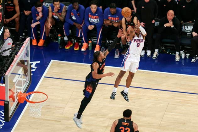 NBA, Basketball Herren, USA Playoffs - Philadelphia 76ers at New York Knicks Philadelphia 76ers guard Tyrese Maxey (R) in action during Game 2 of the NBA Eastern Conference semifinals between the Philadelphia 76ers and New York Knicks at Madison Square Garden in New York, New York, USA, 06 May 2026. NEW YORK NEW YORK UNITED STATES  Copyright: xSARAHxYENESELx