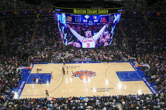 NBA, Basketball Herren, USA Playoffs - Philadelphia 76ers at New York Knicks Fans react during Game 2 of the NBA Eastern Conference semifinals between the Philadelphia 76ers and New York Knicks at Madison Square Garden in New York, New York, USA, 06 May 2026. NEW YORK NEW YORK UNITED STATES  Copyright: xSARAHxYENESELx