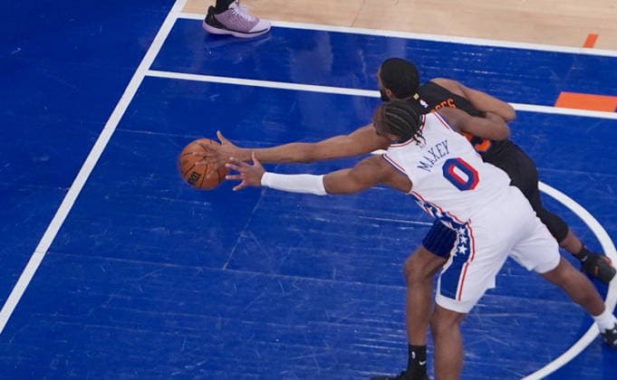 New York Knicks v Philadelphia 76ers - NBA, Basketball Herren, USA Playoffs NEW YORK CITY, UNITED STATES - MAY 06: Tyrese Maxey (0) of the Philadelphia 76ers shoots the ball during the game against the New York Knicks during the Eastern Conference Semifinals Game 2 of the National Basketball Association (NBA) playoffs between New York Knicks and Philadelphia 76ers at Madison Square Garden in New York City, U.S., on May 6, 2026. Selcuk Acar Anadolu New York United States. Editorial use only. Please get in touch for any other usage.  Copyright: x2026xAnadoluxSelcukxAcarx