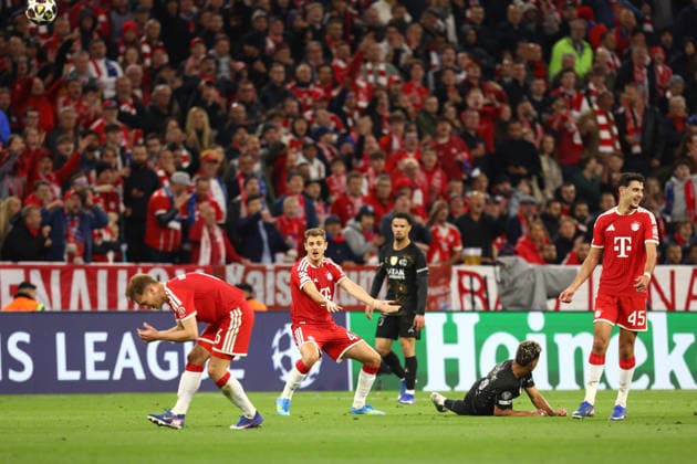 May 6, 2026, Munich, Bavaria, Germany: JOSHUA KIMMICH, JOSIP STANISIC and ALEKSANDAR PAVLOVIC of Bayern look dejected in the UEFA Champions League 2025 26 Semi-final Leg 2 game between Bayern Munich and Paris Saint-Germain at the Allianz Arena in Munich, Germany. The game ended up in a 1:1 draw, and PSG won 6:5 on aggregate to advance to the Final. Munich Germany - ZUMAc179 20260506_zep_c179_090 Copyright: xMickaelxChavetx