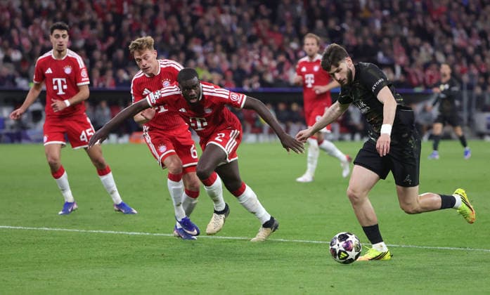 (260507) -- MUNICH, May 7, 2026 -- Khvicha Kvaratskhelia (1st R) of Paris Saint-Germain (PSG) breaks through during the UEFA Champions League semi-final second leg football match between Paris Saint-Germain (PSG) and Bayern Munich in Munich, Germany, May 6, 2026. (Photo by Xinhua) (SP)GERMANY-MUNICH-FOOTBALL-UEFA CHAMPIONS LEAGUE-SEMI-FINAL-PSG VS BAYERN MUNICH PhilippexRuiz 