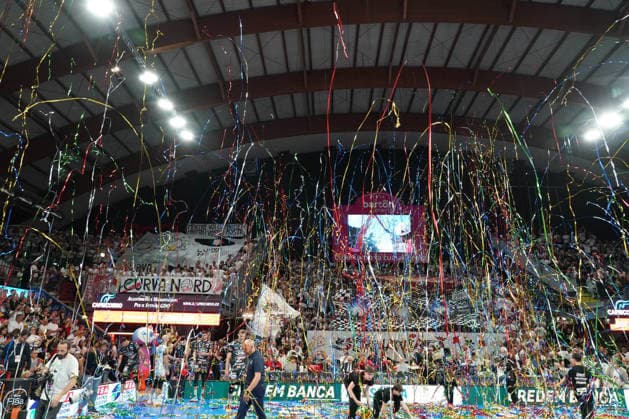 Sir Susa Scai Perugia v Cucine Lube Civitanova - Super League Championship Credem Banca - Race 3 Of The Final Play Off Fans of Sir Susa Scai Perugia perform choreography before the match between Sir Susa Scai Perugia and Cucine Lube Civitanova during the Super League Championship Credem Banca 2025 2026, Race 3 of the Final of the Scudetto at the Palabarton in Perugia, Italy, on May 6, 2026. Perugia Italy  Copyright: xLorisxCerquiglinix originalFilename:cerquiglini-notitle260506_nprYI.jpg