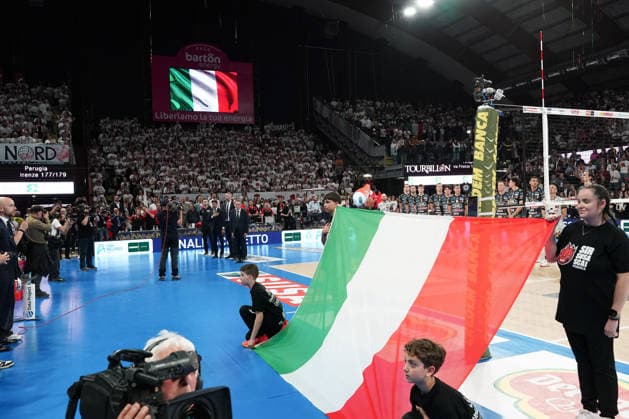 Sir Susa Scai Perugia v Cucine Lube Civitanova - Super League Championship Credem Banca - Race 3 Of The Final Play Off Lorenzetti Angelo, Head Coach of Sir Susa Scai Perugia, looks on during the match between Sir Susa Scai Perugia and Cucine Lube Civitanova in the Super League Championship Credem Banca 2025 2026, Race 3 of the Final of the Scudetto at the Palabarton in Perugia, Italy, on May 6, 2026. Perugia Italy  Copyright: xLorisxCerquiglinix originalFilename:cerquiglini-notitle260506_npp8Y.jpg