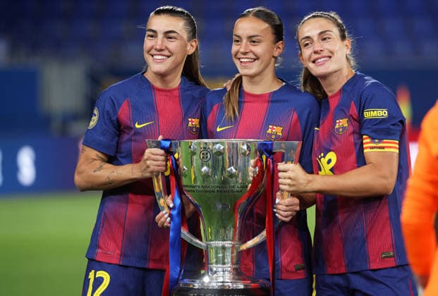 FC Barcelona, Barca Femeni v Levante UD Femenino - Liga F Moeve Patri Guijarro, Clara Serrajordi, and Alexia Putellas celebrate the Liga F Moeve title at the end of the match between FC Barcelona Femeni and Levante UD Femenino at the Johan Cruyff Stadium in Barcelona, Spain, on May 6, 2026. Barcelona Barcelona Spain  Copyright: xUrbanandsportx originalFilename:urbanandsport-fcbarcel260506_npvQZ.jpg