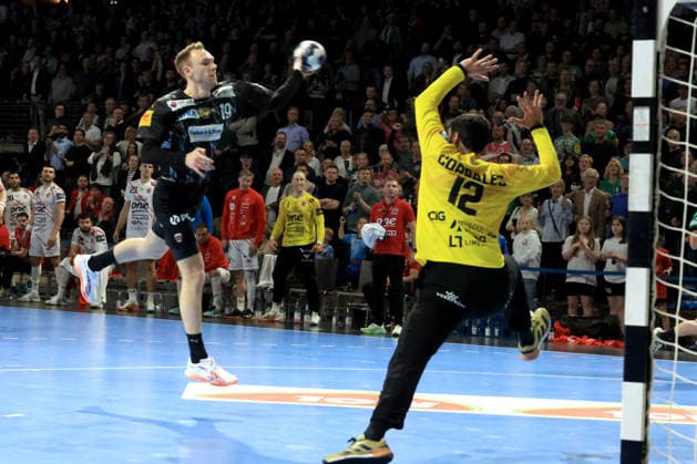 DEU, Machineseeker EHF Champions League, Fuechse Berlin vs One VeszprŽm HC, 06 05 2026, Max Schmeling Halle, Berlin, DEU, Machineseeker EHF Champions League, Fuechse Berlin vs One VeszprŽm HC, in the picture Mathias Gidsel Fuechse Berlin 19 , Rodrigo Corrales Veszprem 12 nordphotoxGmbHx xEngler nph00076