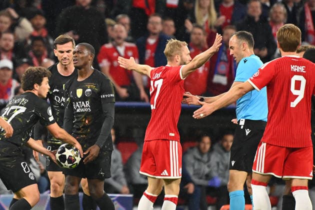 Konrad LAIMER Bayern Muenchen complain to referee Joao PINHEIRO after handball by Nuno MENDES PSG,3 v li Wrong decision Football Champions League,season 2025 26, semi-final FC Bayern Muenchen Paris Saint Germain PSG 1 1 on 06 05 2026 A L L I A N Z A R E N A