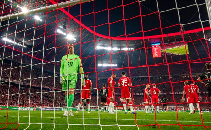 06 05 2026, Football UEFA Champions League 2025 2026 semi-final second leg, FC Bayern Munich Paris St Germain, at the Allianz Arena Munich, Goalkeeper Manuel Neuer FC Bayern Munich , Dayot Upamecano FC Bayern Munich , Jonathan Tah FC Bayern Munich , Aleksandar Pavlovic Bayern Munich , Hiroki Ito FC Bayern Munich , Joshua Kimmich FC Bayern Munich , frustrated