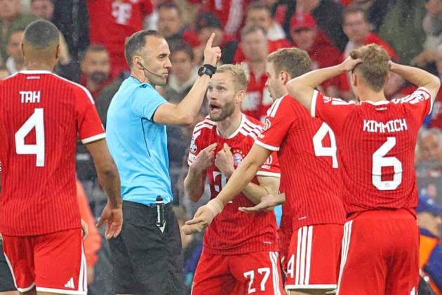 27 Konrad Laimer, 44 Josip Stanisic, 6 Joshua Kimmich FCB protest, complain, referee Joao Pinheiro, portrait, portrait, football FC Bayern Munich Paris Saint Germain UEFA Champions League semi-final 06 05 2026 Allianz Arena PHOTO Mladen Lackovic LakoPress