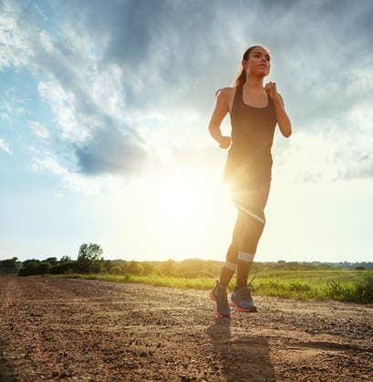 Energy and persistence win the race. a fit young woman out for a run on a beautiful day (License=RF) 20123195 ,model released, Symbolfoto  Copyright: xZoonar.com KasperxRavlox 20123195 ,model released, Symbolfoto ,property released