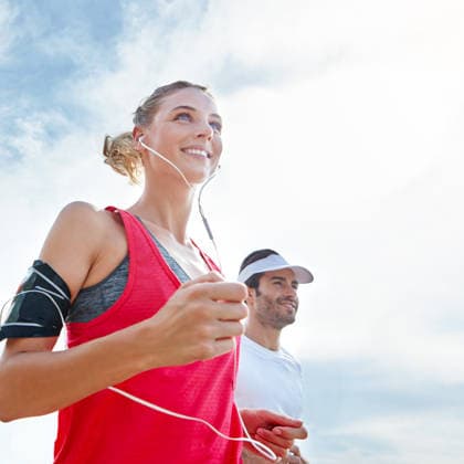 They live life on the healthy side. a young couple going for a run together (License=RF) 20130014 ,model released, Symbolfoto  Copyright: xZoonar.com KasperxRavlox 20130014 ,model released, Symbolfoto ,property released