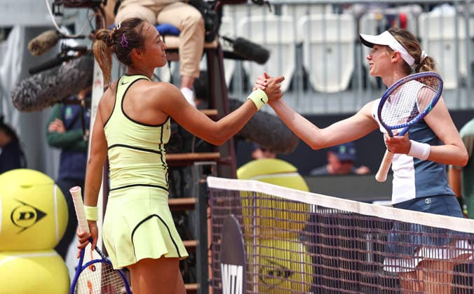 (260507) -- ROME, May 7, 2026 -- Zheng Qinwen (L) of China greets Cristina Bucsa of Spain after their women s singles round of 64 match at the WTA, Tennis Damen Italian Open in Rome, Italy, May 7, 2026. ) (SP)ITALY-ROME-TENNIS-WTA-ITALIAN OPEN-WOMEN S SINGLES WangxKaiyan 