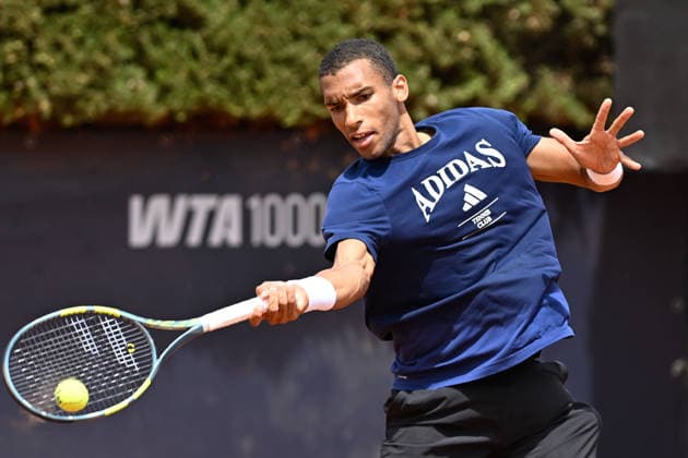 Foto IPP Cavaliere Emiliano. Roma 07 05 2026. Tennis Internazionali d Italia 2026. Nella foto: Felix Auger-Aliassime in allenamento seguito dal suo allenatore Frederic Fontang. Italy Photo Press - World Copyright italy ITALY  Copyright: xR4924_italyphotopressx