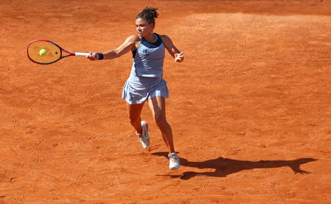 (260507) -- ROME, May 7, 2026 -- Jasmine Paolini hits a return during women s singles round of 64 match between Jasmine Paolini of Italy and Leolia Jeanjean of France at the WTA, Tennis Damen Italian Open in Rome, Italy, May 7, 2026. ) (SP)ITALY-ROME-TENNIS-WTA-ITALIAN OPEN-WOMEN S SINGLES WangxKaiyan 