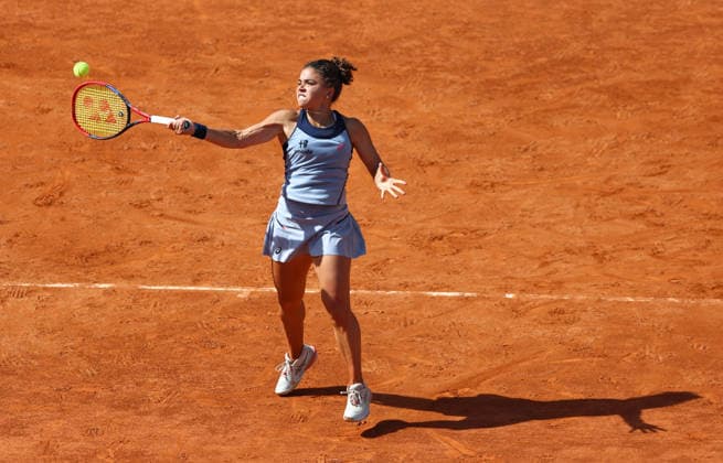 (260507) -- ROME, May 7, 2026 -- Jasmine Paolini hits a return during women s singles round of 64 match between Jasmine Paolini of Italy and Leolia Jeanjean of France at the WTA, Tennis Damen Italian Open in Rome, Italy, May 7, 2026. ) (SP)ITALY-ROME-TENNIS-WTA-ITALIAN OPEN-WOMEN S SINGLES WangxKaiyan 