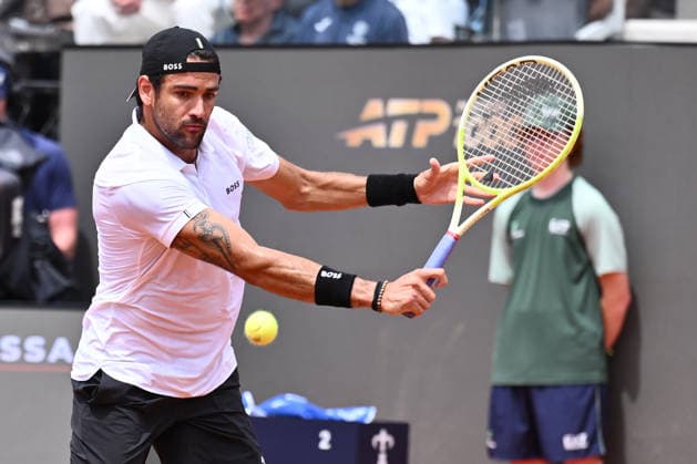 Matteo Berrettini of Italy in action against Alexei Popyrin of Australia during the Internazionali BNL d Italia Day Three at Foro Italico on May 7, 2026 in Rome, Italy.  Copyright: xDomenicoxCippitelli IPAxSportx xipa-agency.netx xx IPA_74492214 IPA_Agency_IPA74492214