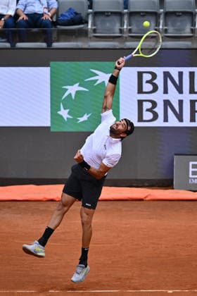 TENNIS - Internazionali di Tennis - Internazionali BNL d Italia Matteo Berrettini of Italy in action against Alexei Popyrin of Australia during the Internazionali BNL d Italia Day Three at Foro Italico on May 7, 2026 in Rome, Italy. Rome Italy  Copyright: xIPAxSport ABACAx