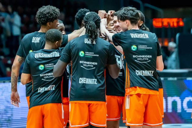 Chemnitz, Germany 07 May 2026 1 BBL 2025 2026 Sp 33 Niners Chemnitz vs Skyliners Frankfurt In the picture The Chemnitz players form a team circle to close ranks Copyright: xFotostandx xNachtigallx