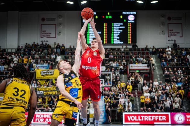 Nenad Dimitrijevic (FC Bayern Basketball, 00) vs. Toms Skuja (MHP RIESEN Ludwigsburg, 05) GER, MHP Riesen Ludwigsburg vs. FC Bayern Muenchen Basketball, Basketball Bundesliga, easycredit BBL, 33. Spieltag, Spielzeit 2025 2026, 07.05.2026 GER, MHP Riesen Ludwigsburg vs. FC Bayern Muenchen Basketball, Basketball Bundesliga, easycredit BBL, 33. Spieltag, Spielzeit 2025 2026, 07.05.2026 Ludwigsburg *** Nenad Dimitrijevic FC Bayern Basketball, 00 vs Toms Skuja MHP RIESEN Ludwigsburg, 05 GER, MHP Riesen Ludwigsburg vs FC Bayern Muenchen Basketball, Basketball Bundesliga, easycredit BBL, 33 Matchday, Season 2025 2026, 07 05 2026 GER, MHP Riesen Ludwigsburg vs FC Bayern Muenchen Basketball, Basketball Bundesliga, easycredit BBL, 33 Matchday, Season 2025 2026, 07 05 2026 Ludwigsburg Copyright: xSandyxDinkelackerx EP_SDR