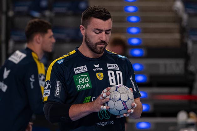 DAIKIN Handball Bundesliga TVB Stuttgart vs Rhein Neckar Löwen 07 05 2026 Stuttgart, GERMANY 07 May 2026 Jannik Kohlbacher Rhein Neckar Löwen, 80 during the warm-up before the match between TVB Stuttgart and Rhein Neckar Löwen on matchday 31 of the Daikin Handball Bundesliga at the Porsche Arena Copyright: xBEAUTIFULxSPORTS Steinx