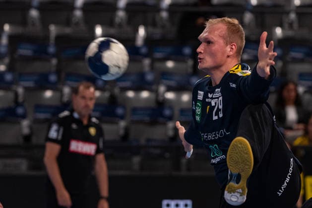 DAIKIN Handball Bundesliga TVB Stuttgart vs Rhein Neckar Löwen 07 05 2026 Stuttgart, GERMANY 07 May 2026 David Späth Rhein Neckar Löwen, 29 at the throw-in before the match between TVB Stuttgart and Rhein Neckar Löwen on match day 31 of the Daikin Handball Bundesliga at the Porsche Arena Copyright: xBEAUTIFULxSPORTS Steinx