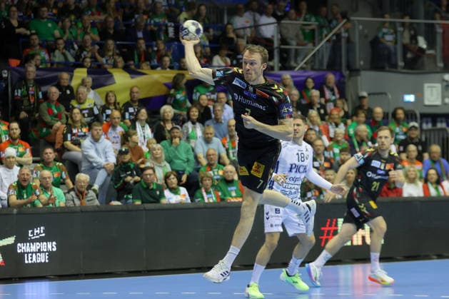 07 05 2026, xtgx, Handball, EHF Champions League 1 4 Final, SC Magdeburg Pick Szeged v l Felix Claar Magdeburg, 7 throws goal, Torschuetze, scores goal, Treffer, scores the goal Magdeburg